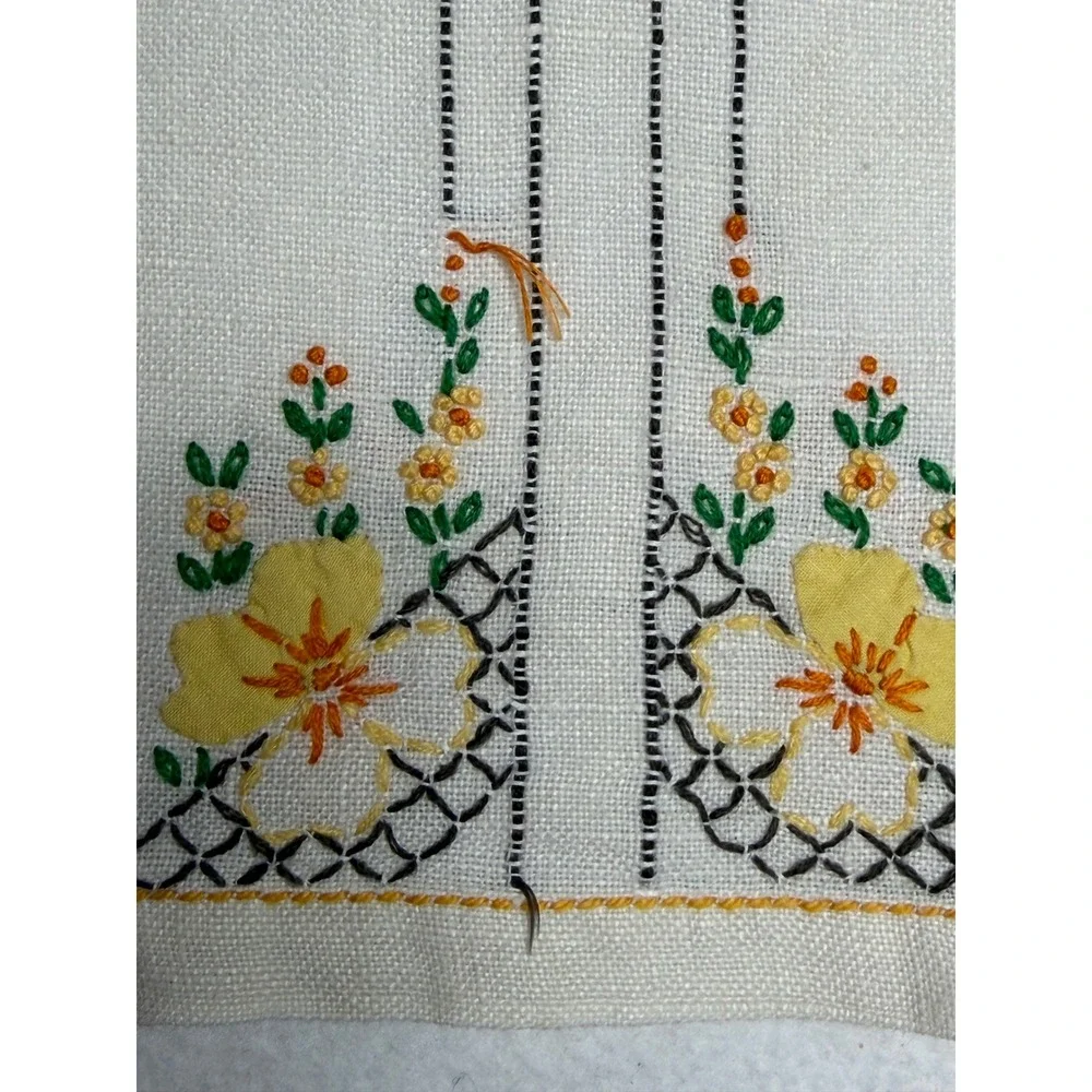 Vintage‎ Hand Embroidered Linen Set Floral Cross Stitch Crochet Lace 3 Piece Lot
